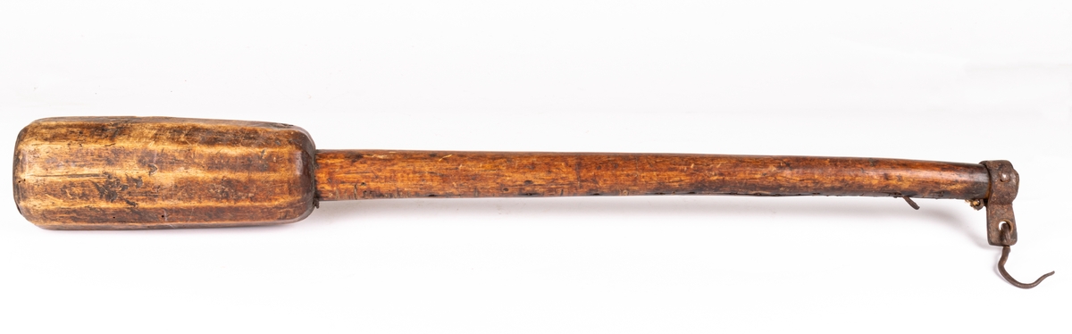 Besman av trä, avlång tyngd.