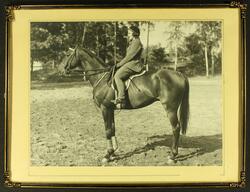 Mary Gripenstedt till häst, 1936