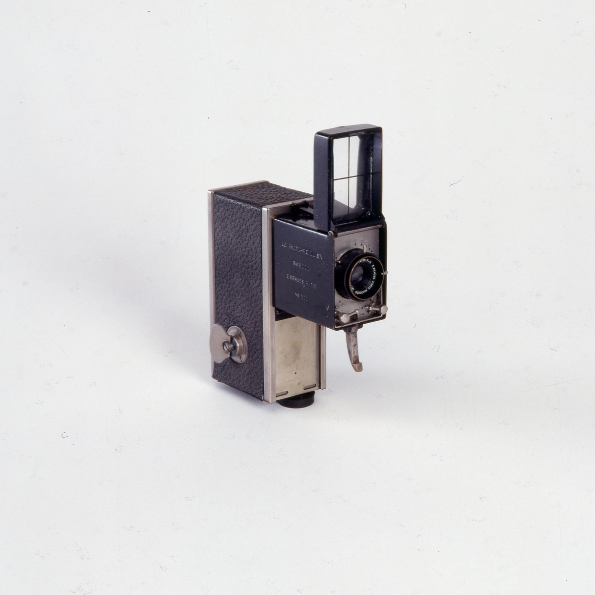 Le Photo-Revolver er et kamera produsert av E. Krauss i 1921, for 18x35 mm eksponering på 48 plater i magasin eller et spesielt bakstykke for filmrull. Kameraet er utstyrt med Krauss Tessar f4/40mm linse, med 3 hastigheter 25-100, T. Både formen og navnet minner om en pistol, kameraet er en i rekken av flere våpenkameraer som ble populære fordi man enkelt kunne holde og sikte.