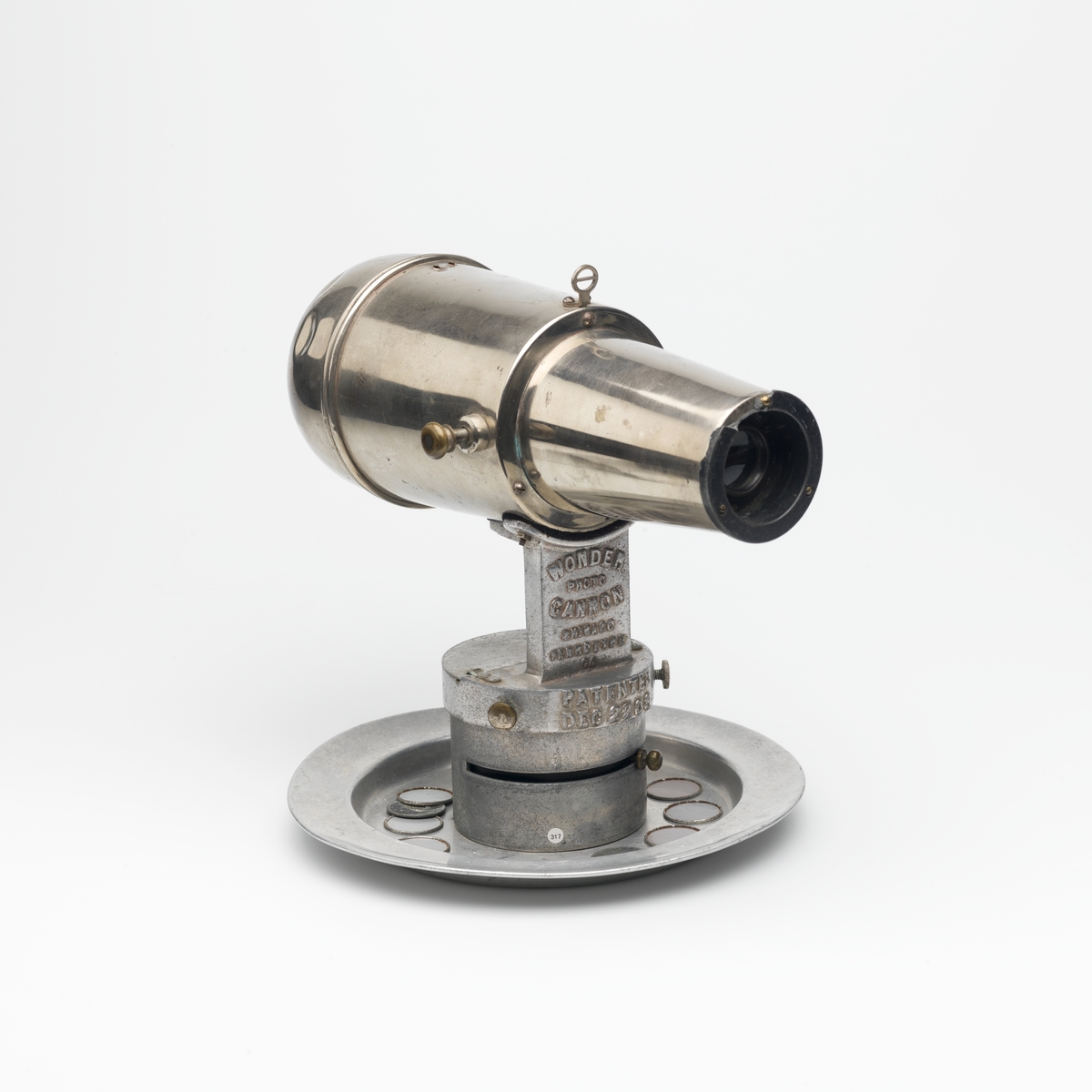 The Wonder Photo Cannon er et kamera for bruk til portrettfotografering, produsert av Chicago Ferrotype Company. Kameraet, som er et tørrplatekamera for ferrotypier, ble introdusert i U.S.A. i 1910, og patenter i England den 8. april 1911. 
Dette kameraet har fått navnet sitt etter utseende. Den ser ut som en liten kanon og tar små runde bilder, 1 “ i diameter, på en svartlakkert metallplate. Kameraet ble brukt av gatefotografer og bildene ble fremkalt med en gang i boksen som kameraet står på. 
Denne populære formen for fotografering ble også kalt button-fotografering.