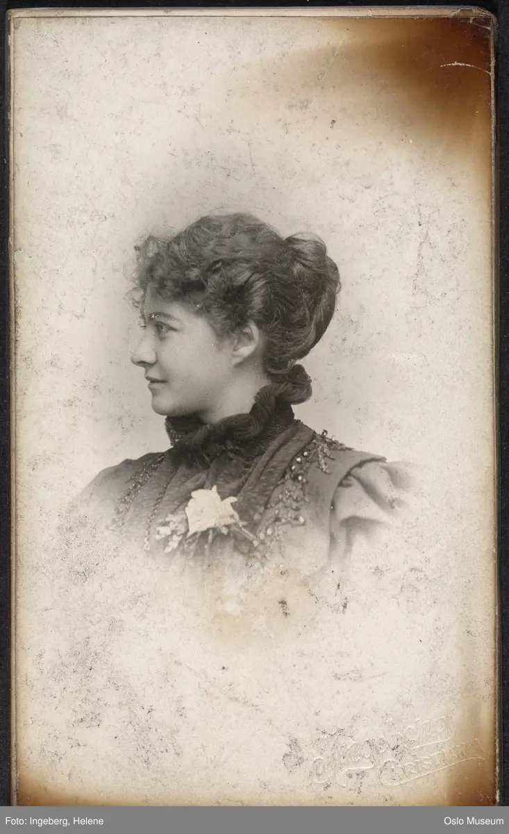 portrett, kvinne, vignettert brystbilde, profil