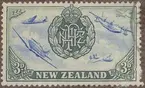 Frimärke ur Gösta Bodmans filatelistiska motivsamling, påbörjad 1950.
Frimärke från New Zealand, 1946. Motiv av Fyra olika monoplan omkring New Zealands monogram 