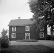 Mangårdsbyggnaden till Vistena Brunnsgård i Allhelgona socken. Här dokumenterad av Östergötlands museum 1951.