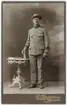 Kabinettsfotografi - ung man i uniform, Uppsala 1915