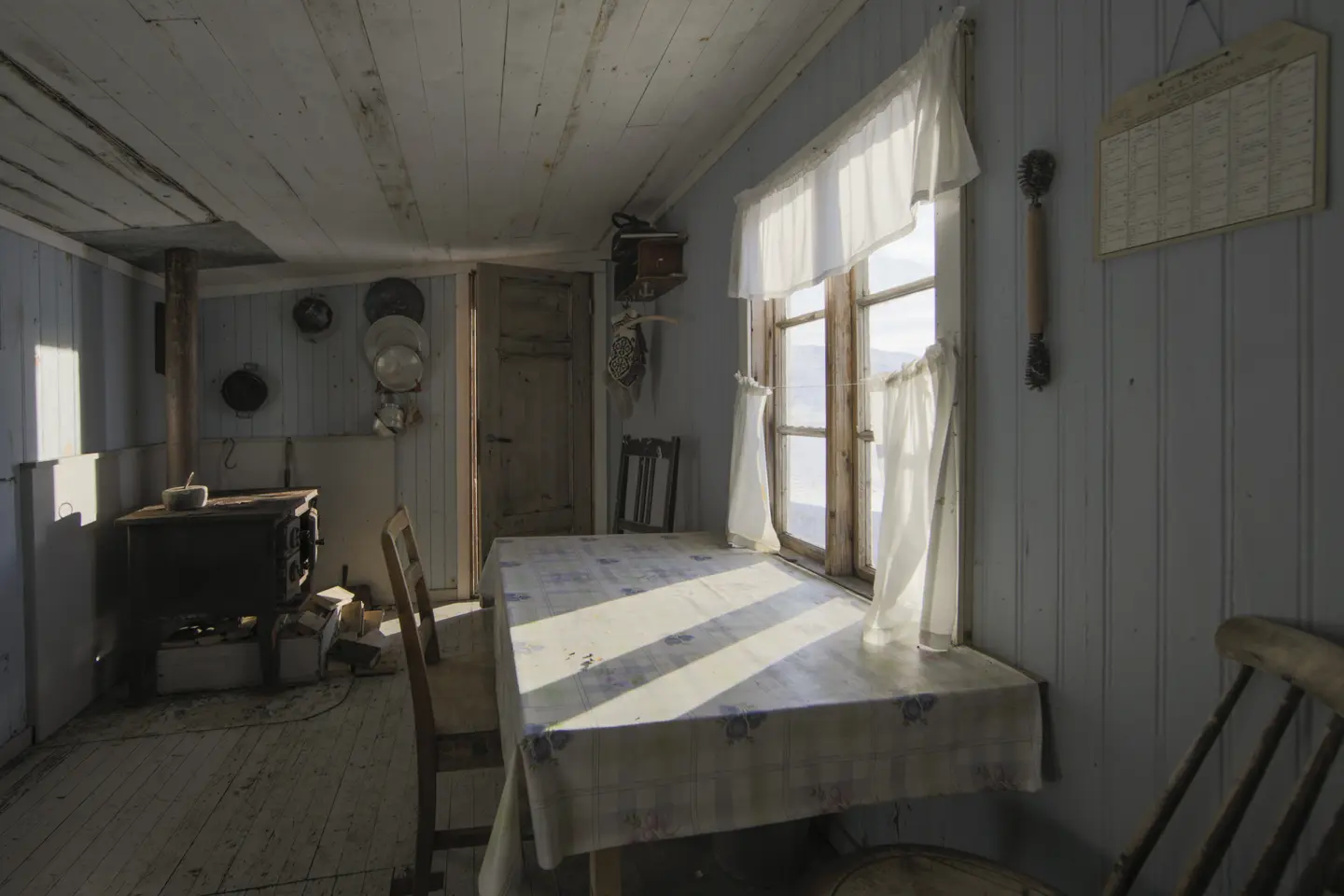 Interiør i Loe-hytta.
