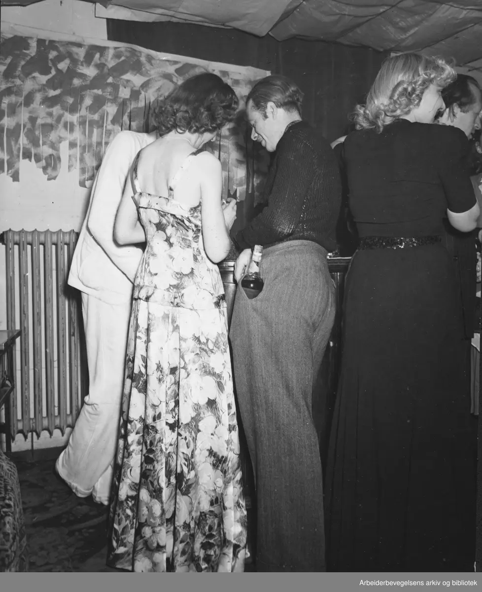 "Spree Arts Ball". Kunstnerkarneval i Berlin. Januar 1949. Magasinet for Alle