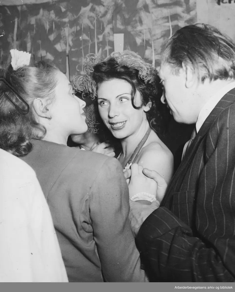 "Spree Arts Ball". Kunstnerkarneval i Berlin. Januar 1949. Magasinet for Alle