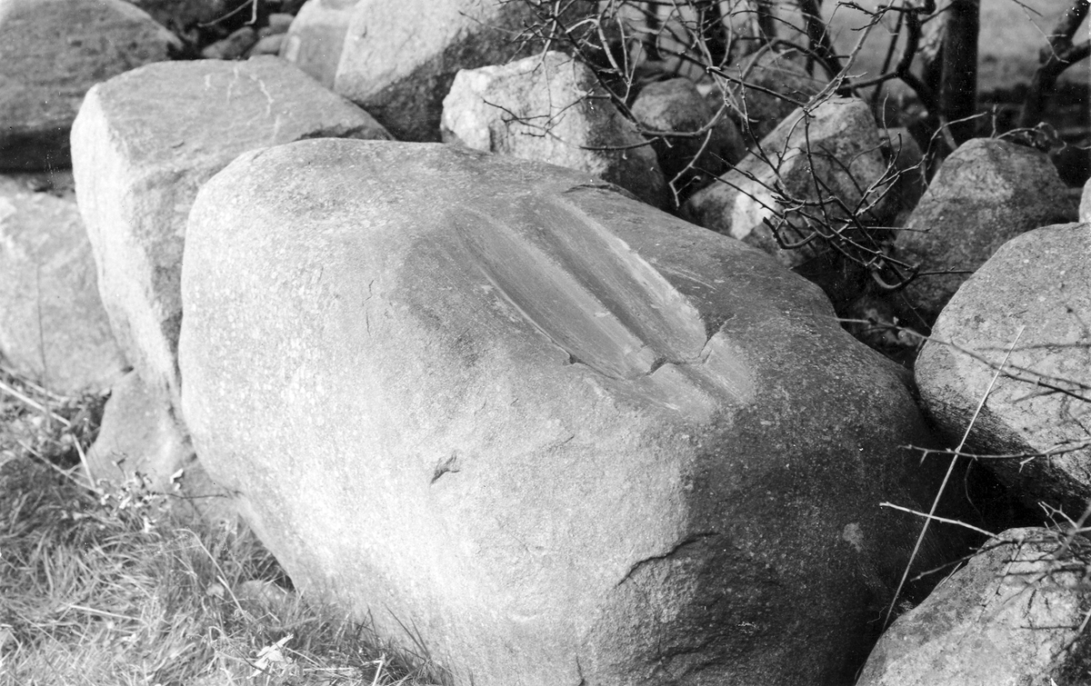 Gårdatorp. Sten.