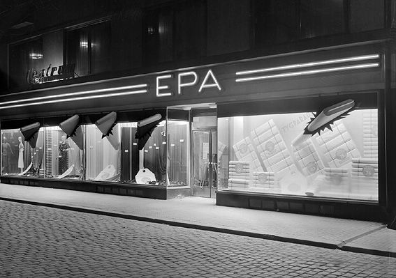 Bildsvit från varuhuset EPA på Tingvallagatan 19 tagen 1940. Verksamheten flyttades 1962 till det som nu kallas 15-huset.
