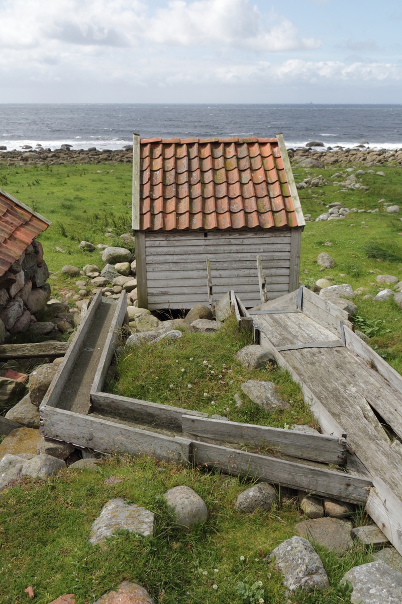 Vassrenner og stengsler  bygd i tre og stein
