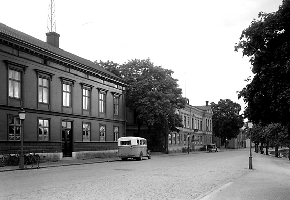 Älvgatan 3, uppfört på 1840-talet och Älvgatan 5 byggt år 1868. Bilden tagen 1935.