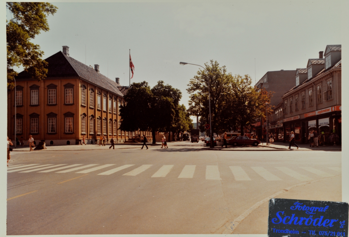 Munkegata med Stiftsgården