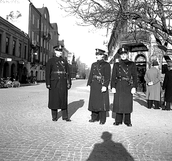 Poliser på stan 1940.
