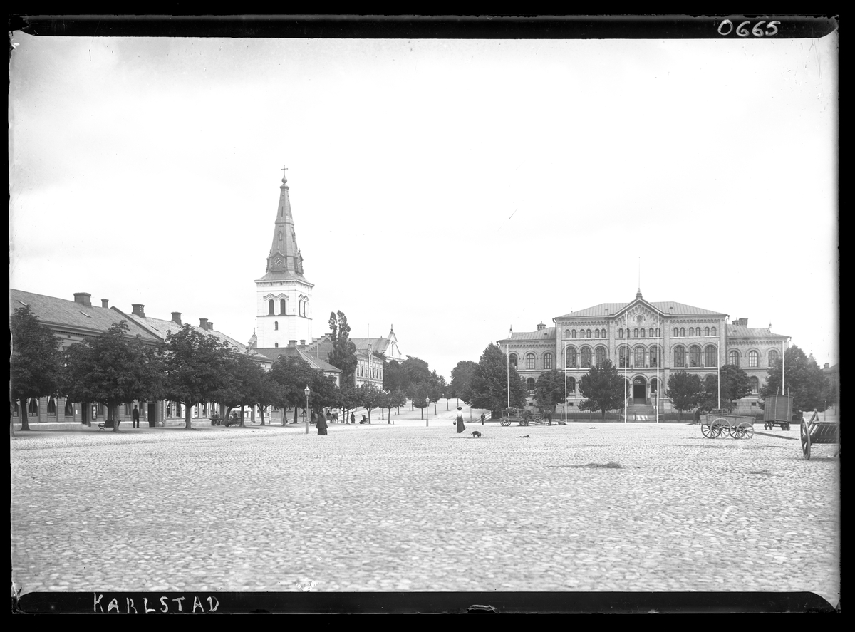 På kuvertet står följande information sammanställd vid museets första genomgång av materialet: Stora torget 1903.
