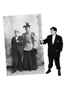 Paulina has made a handle in an old photo, and she has copied herself in at the side so that it looks like they are holding each other. The motif is about Crossdressing. Black and white photo.