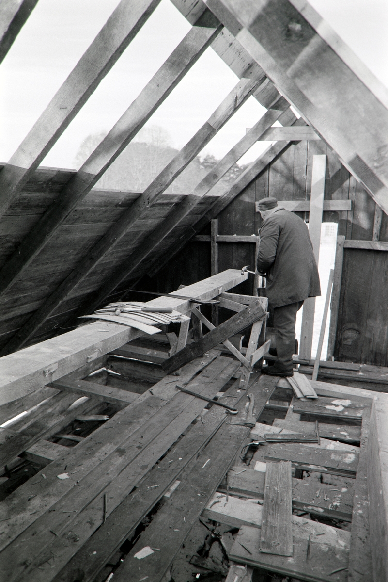 Borderudstua fra Kindred, Nord Dakota, settes opp på Domkirkeodden, Utvandrermuseet. Norsk Utvandrermuseum.