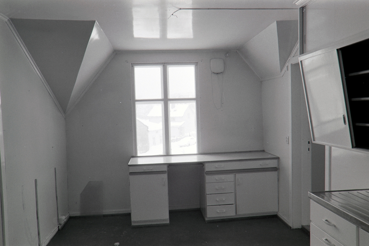 TREHUSET I ØSTREGT. 122, Hamar, KJØKKEN, VEST, 2. ETG. Dokumentasjon før riving. Dok-10894-10963