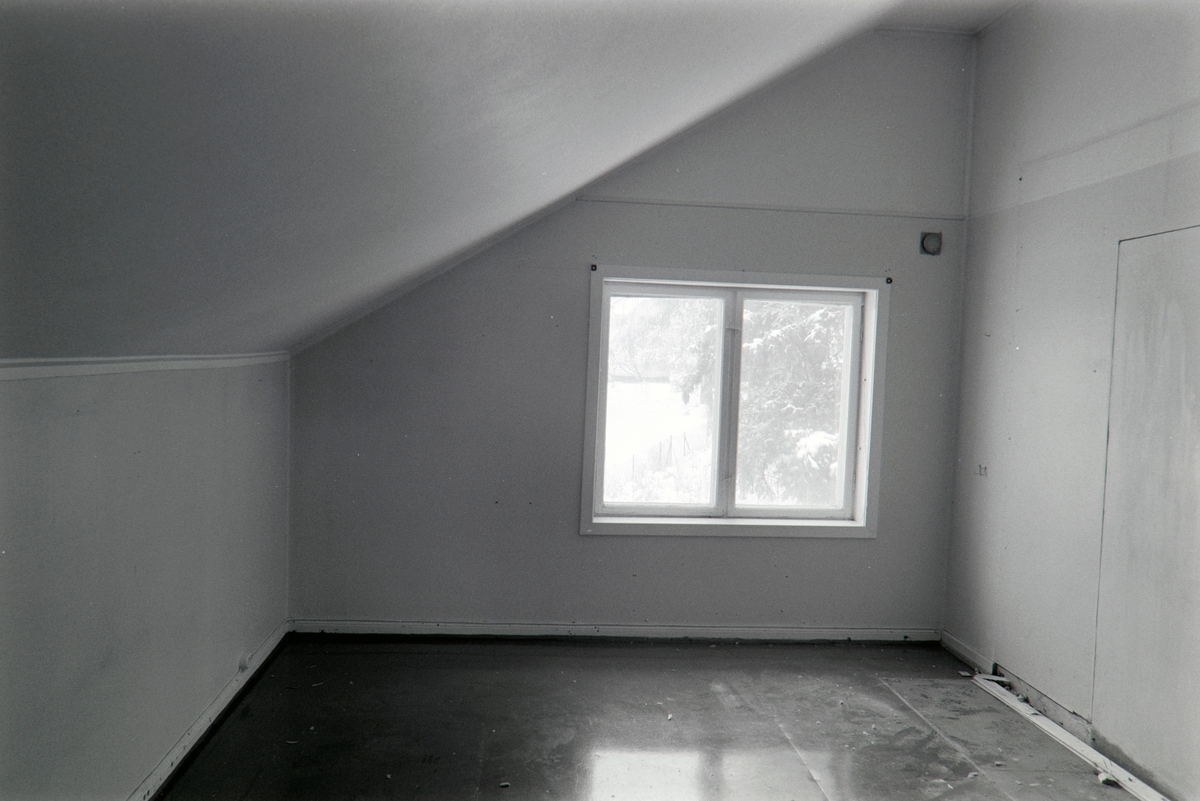 TREHUSET I ØSTREGT. 122, Hamar, SOVEROM, VEST, 2. ETG. Dokumentasjon før riving. Dok-10894-10963