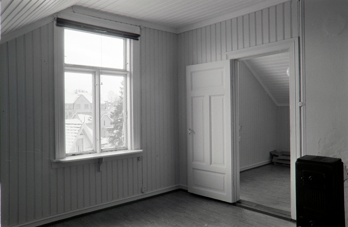 TREHUSET I ØSTREGT. 122, Hamar. ROM, 3. ETG. 