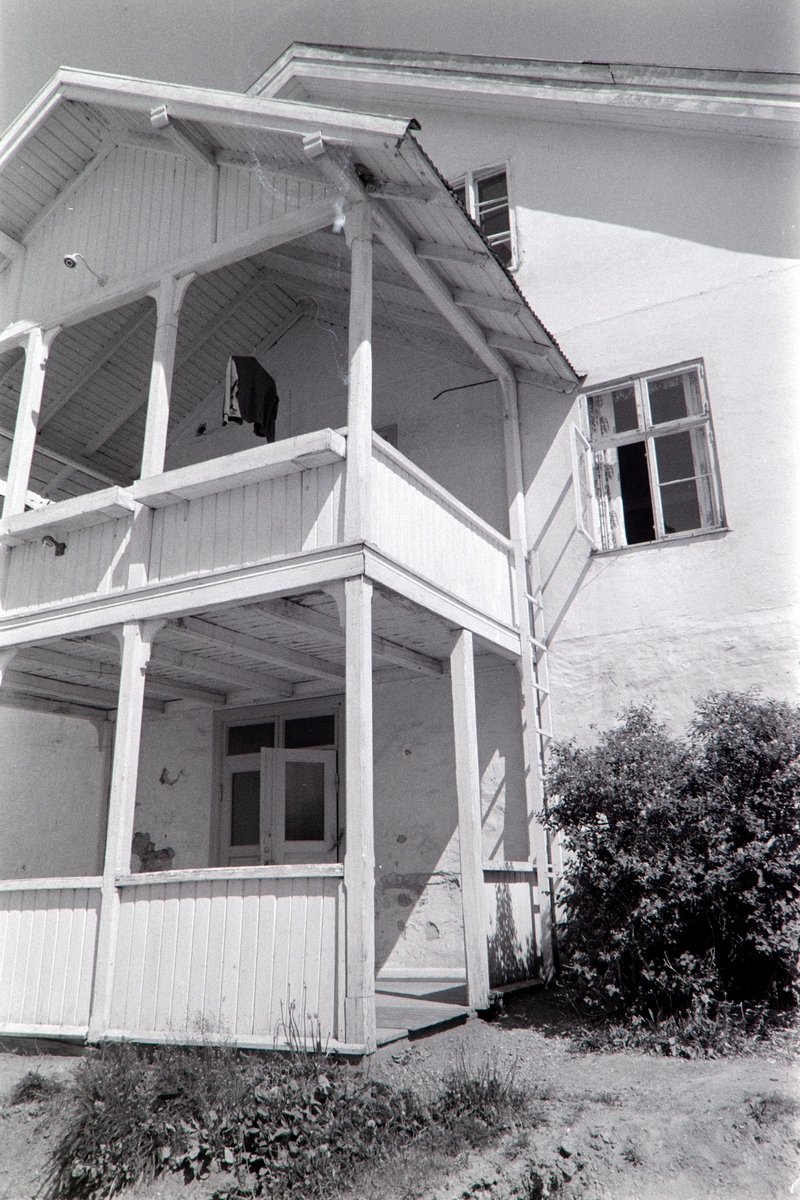Olsrud, Vang H. Fasade, veranda,sør.