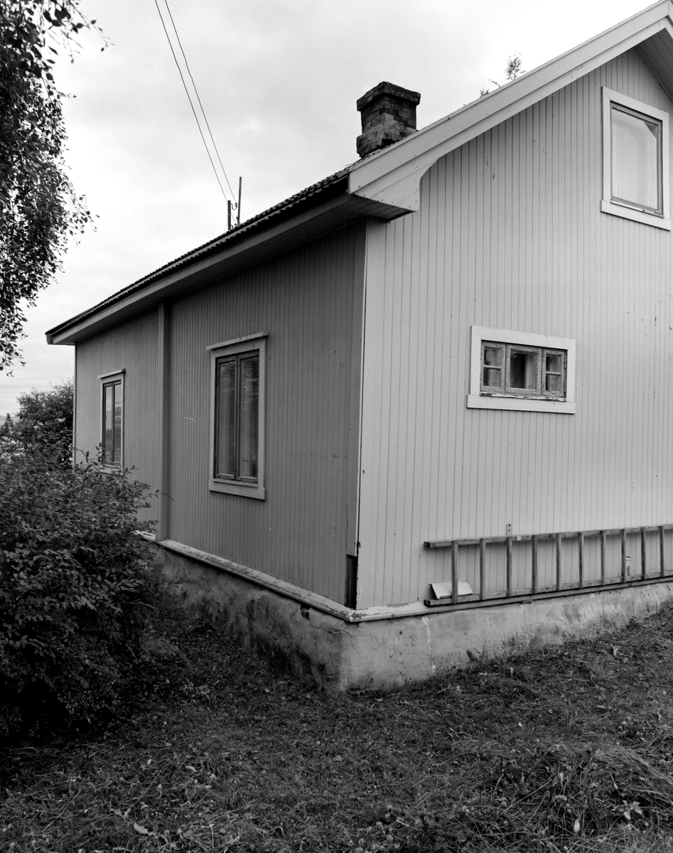 HH.  Strandvegen 130, Lillebekken, Domkirkeodden. 