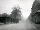 Korsningen Bäckgatan - Sandgärdsgatan österut, en råkall vårvintermorgon. Växjö, 1940-tal.