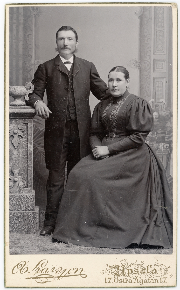 Kabinettsfotografi - man och kvinna, Uppsala 1897