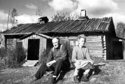 Hemmansägaren Henning Jansson, 71 år med syster Beda, 74 år 