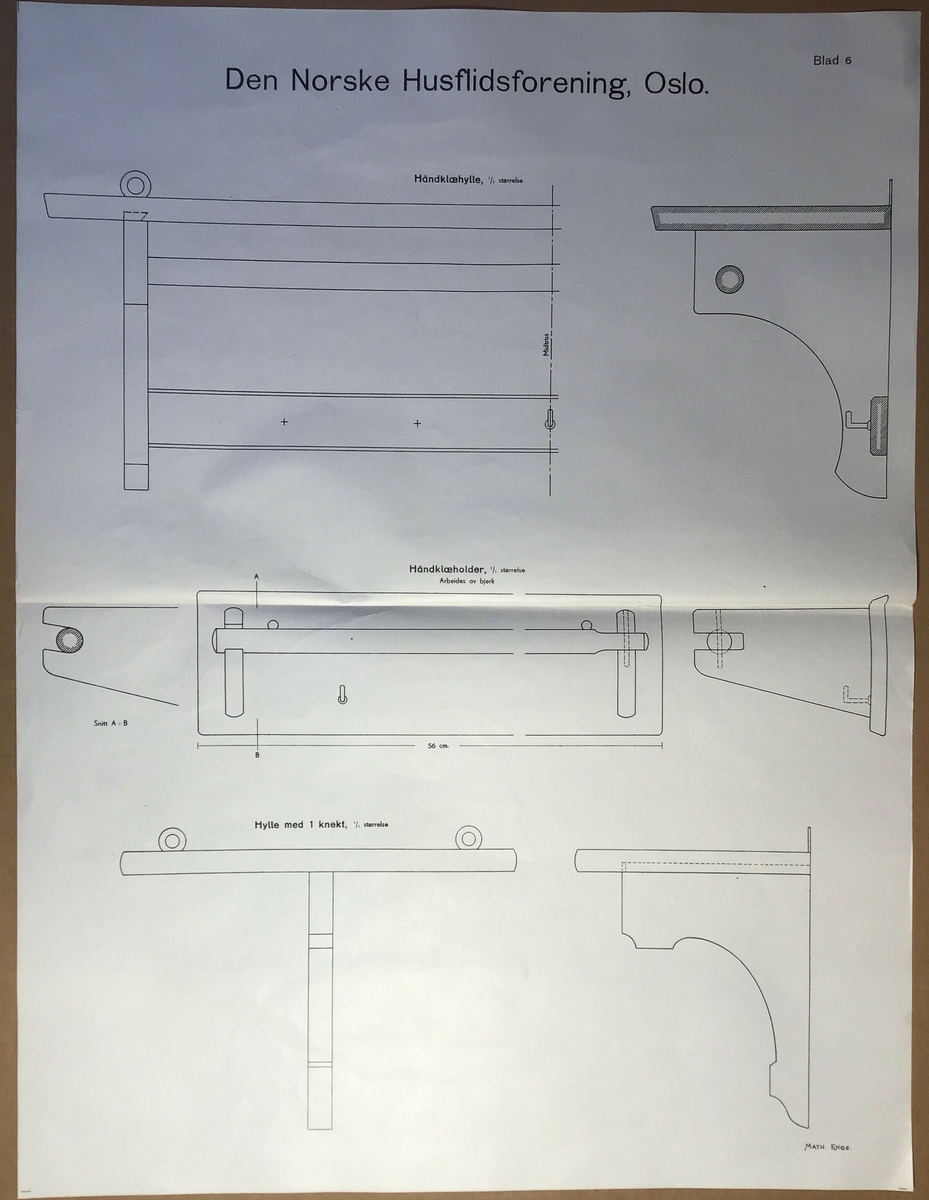 Ark med arbeidsteikning til bruk i undervisning. Dette eksemplaret viser; Håndklehylle, håndkleholder, hylle med 1 knekt.

Del av mappe med arbeidsteikninar brukt i undervisninga.  Mappa inneheld  teikningar av ulike kjøkengjenstandar som til dømes hyller, kjevler og krakk. Opprinneleg har det vore 13 ark med teikningar men det vantar nokre av dei originale.  Det er og lagt til nyare  og eldre ark med teikningar i mappa. Nokre av arka som er i mappa pr no er eldre utgåver som nok har vore i ei eiga mappe opprinneleg. Desse er merka med Den Norske Husflidsforening Christiania og er teikningar av  ulike verktøy.
Mappa inneheld totalt 32 ark.