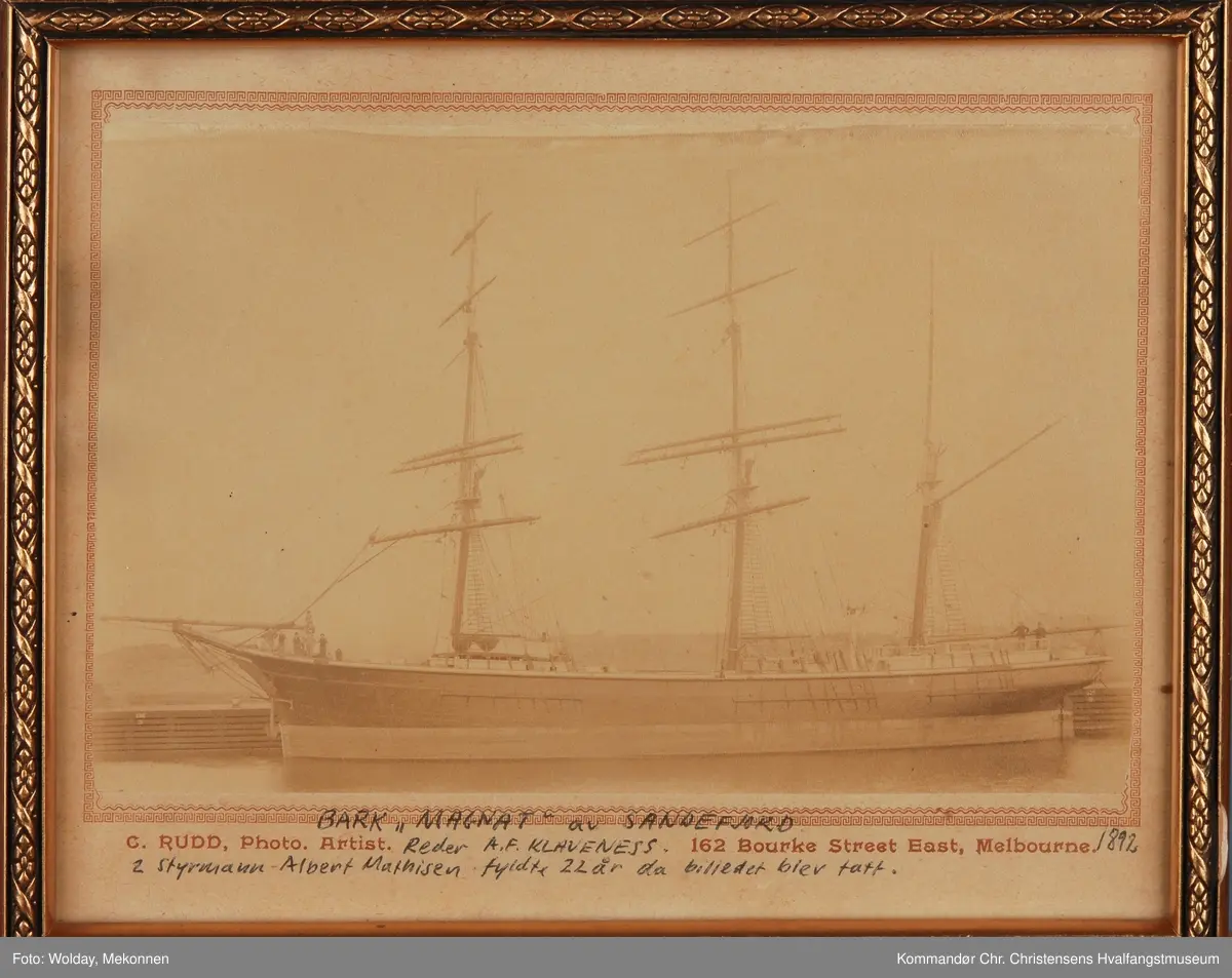 MAGNAT
Nasjon: Norsk
Type: Bark
Byggeår: 1877
Byggested: Sandeherred, Sandefjord, Norge
Verft: Kamfjord verv (Anton Andersen)
Ombygging: Ombygget 1903
Endelig skjebne: Brevik - London. Is. Strandet, vrak 1909 3/8 på East Barrao Sand, Themsen-munningen