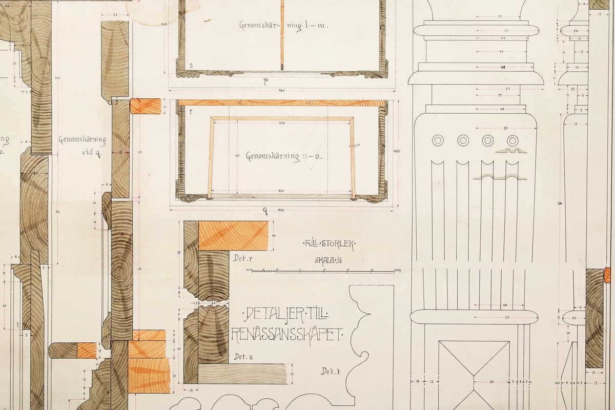 Tre detaljerade ritningar av "renässanskåp i ek". Delvis färglagda. Skala: 1/5. Tillverkade år 1908 av, arkitekt Erik Gillis, Karlgren, Borås. Se skåp BM 3402:1

Ritning efter Renässansskåp från slutet av 1600-talet eller 1700-talets första hälft.

Äldre historik:
Erik G. Karlgren, beundrade skåpet och fick i uppdrag att göra ritningar, för eventuell nyproduktion. (Gunnar Blomgren, museichef)