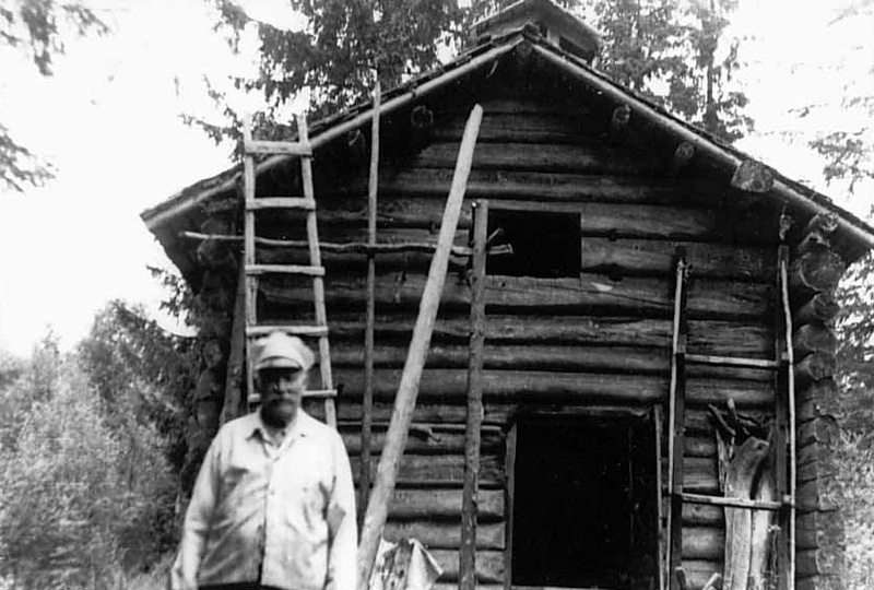 "Nitaho-Jussi" Johannes Johansson vid sin bastu