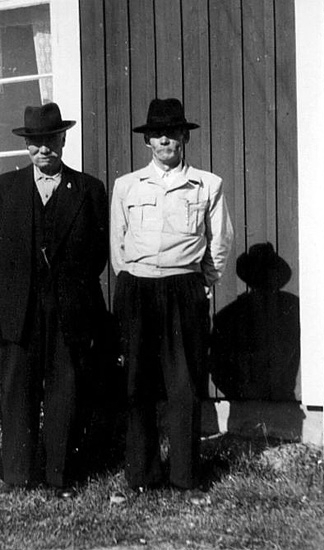 Finsktalande "grannarna" Oskar Andersson 1882-1958, Mackartjärn, och August Eriksson i Kylla, Blindhanstorp 1885-1961