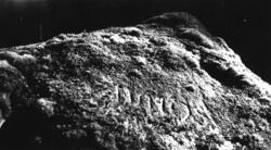 "Veteläinen-stenen" mellan Oppigården och Bråten, Medskogen.