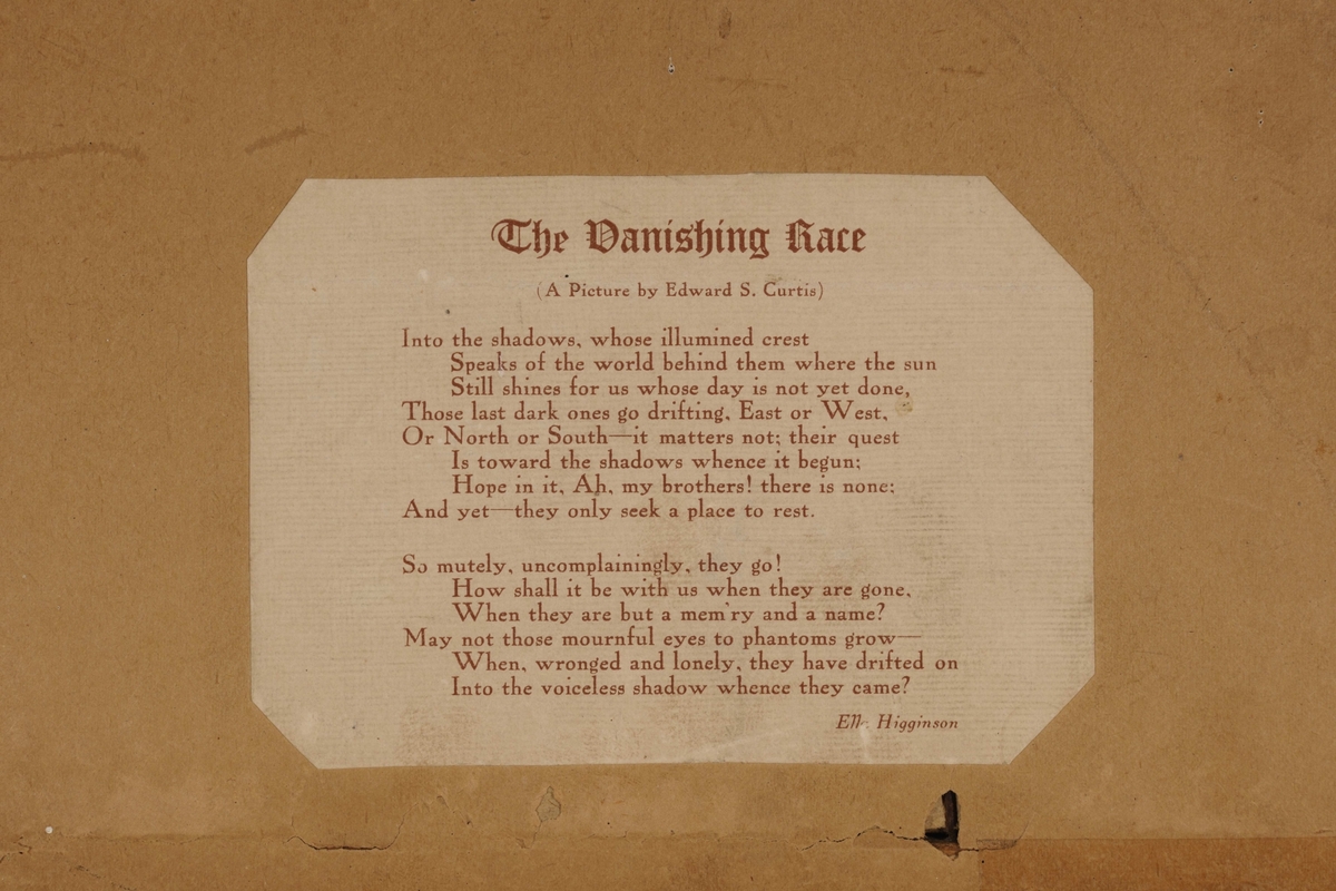 "The Vanishing Race", fotografert i 1904, var Curtis’ signaturverk og ble den visuelle metaforen for hele det tretti år lange prosjektet hans, dvs. at den Nord-Amerikanske urbefolkningen, eller i det minste deres kultur, var i ferd med å forsvinne. Det ble Curtis sitt overordnede mål å lage en oversikt over dem og deres verden før de forsvant for alltid. Curtis søkte etter et bilde for å illustrere denne ideen i nesten fire år før "The Vanishing Race". For et århundre siden var det uten tvil hans mest populære enkeltbilde.