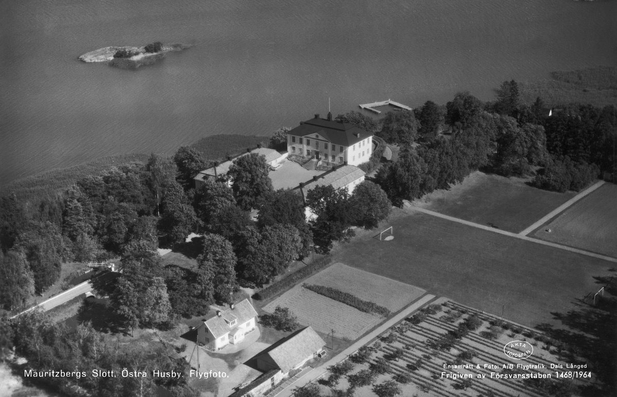 Flygfoto med vy över Mauritzbergs slott.