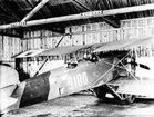 Flygplan Bréguet XIV nr 9100 står i en hangar på Flygkompanet på Malmen, omkring 1919-1923.