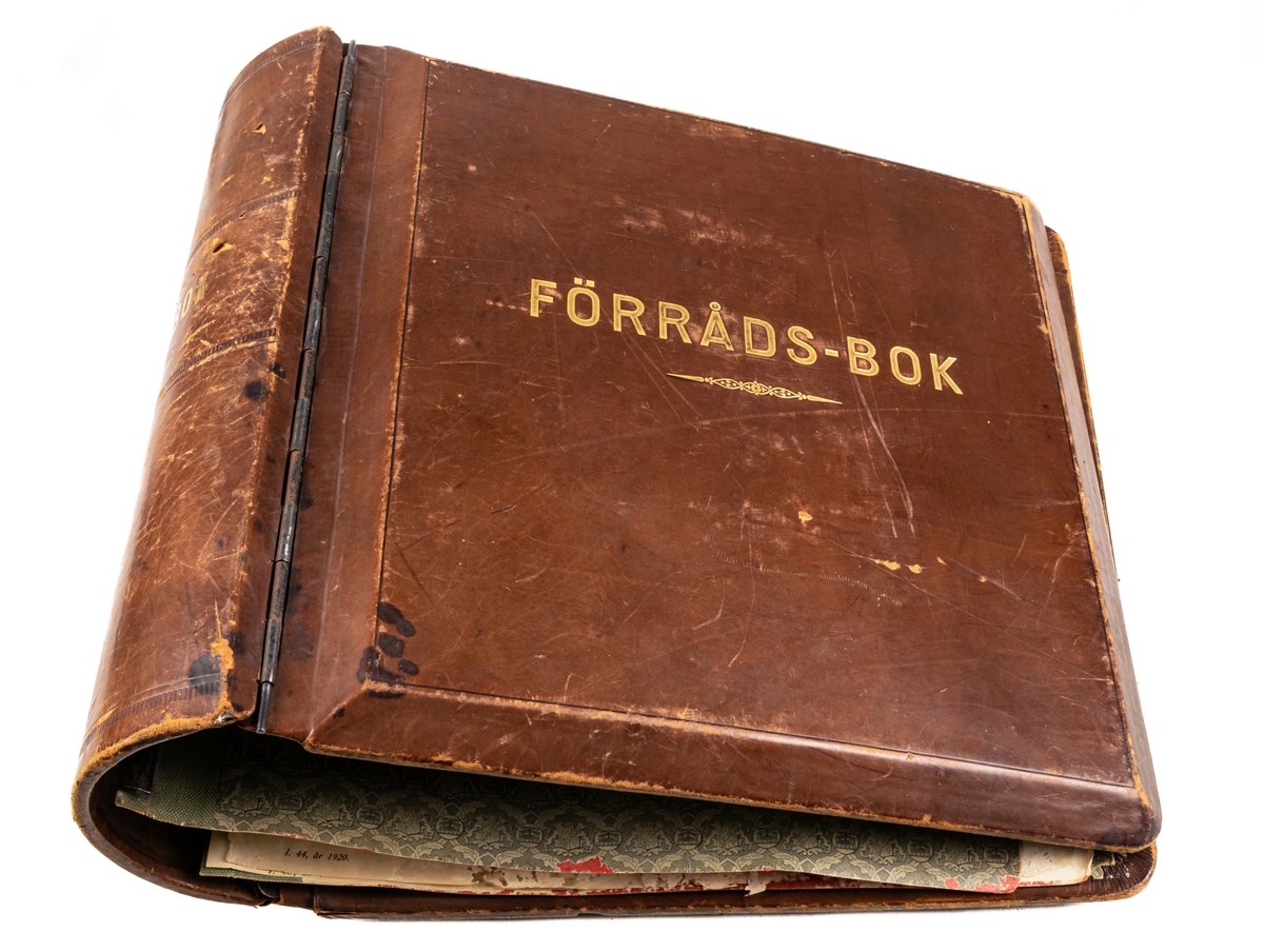 Förrådsbok i brunt läder från A.B. J. O. Öberg o son kontorsfabrik Eskilstuna.