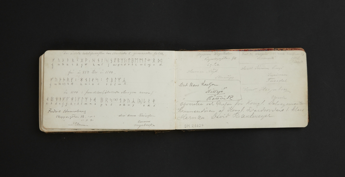 Skissbok som tillhört Ernst Anders Klingwall. Bok med svarta pärmar, försättsblad av tryckt marmorerat papper. En ficka på den bakre pärmens insida. Etikett: "Henry Pennys patent, best prepared paper" mm text. 64 blad med blyertsteckningar och akvareller. Akvarellerna skildrar bla skördefolk i sockendräkter. Sign på det första bladet: "E A Klingwall, Sthlm 1895".