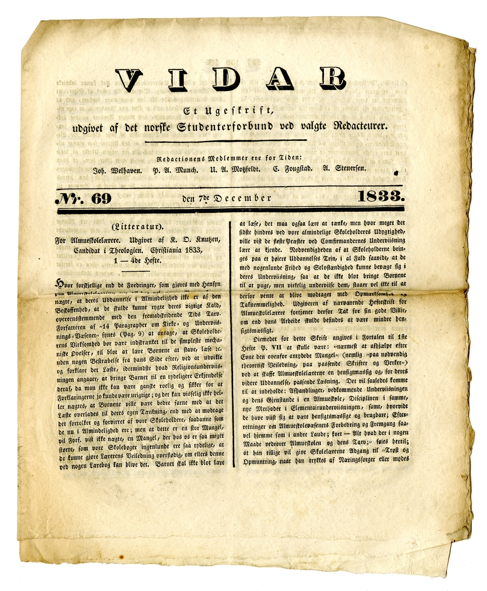 12 eksemplarer av studenttidsskriftet Vidar fra oktober 1833 til juli 1834. Alle består av et dobbeltfalset ark (8 sider) trykt med fraktur.