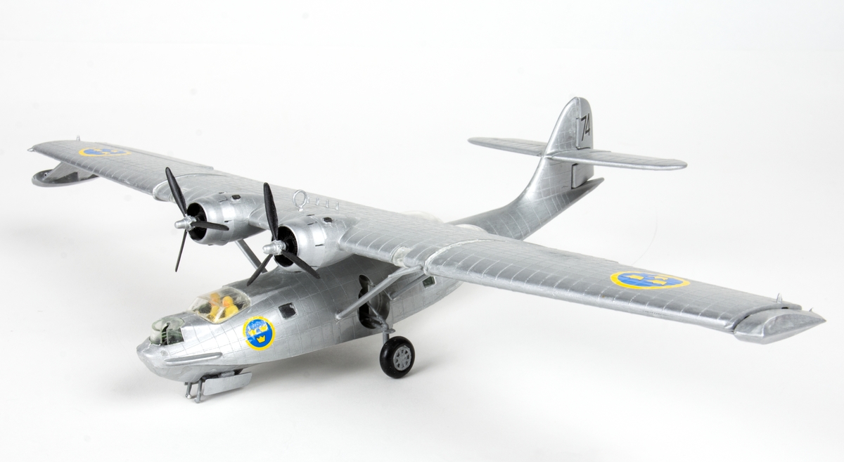 Flygplansmodell skala 1 by Unknown artist