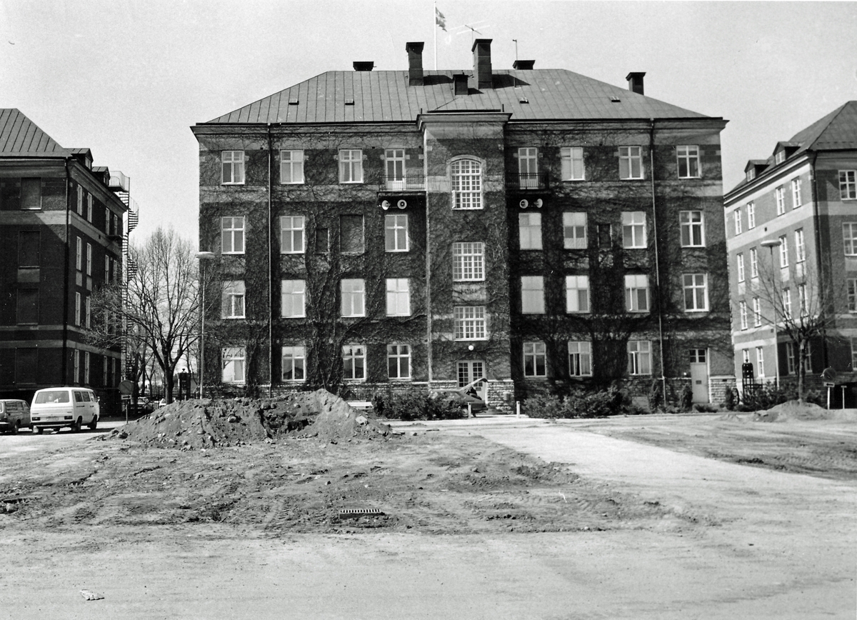 Skaraborgs regemente. Kaserngården och Kanslihuset 1986.