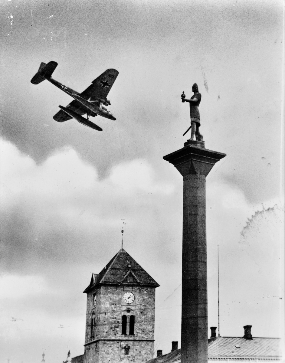 Tysk sjøfly over byen