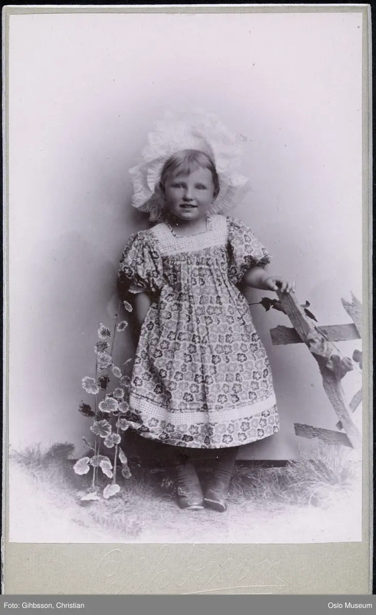 portrett, jente, stående helfigur