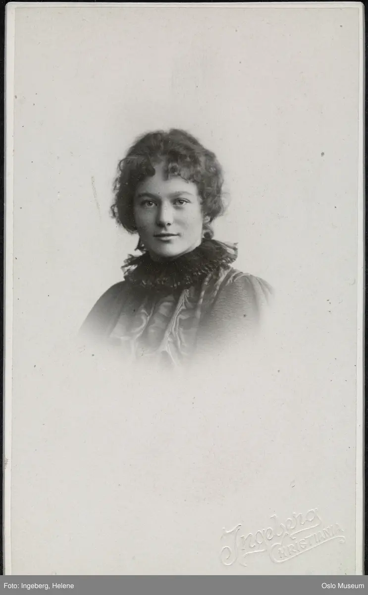 portrett, kvinne, vignettert brystbilde