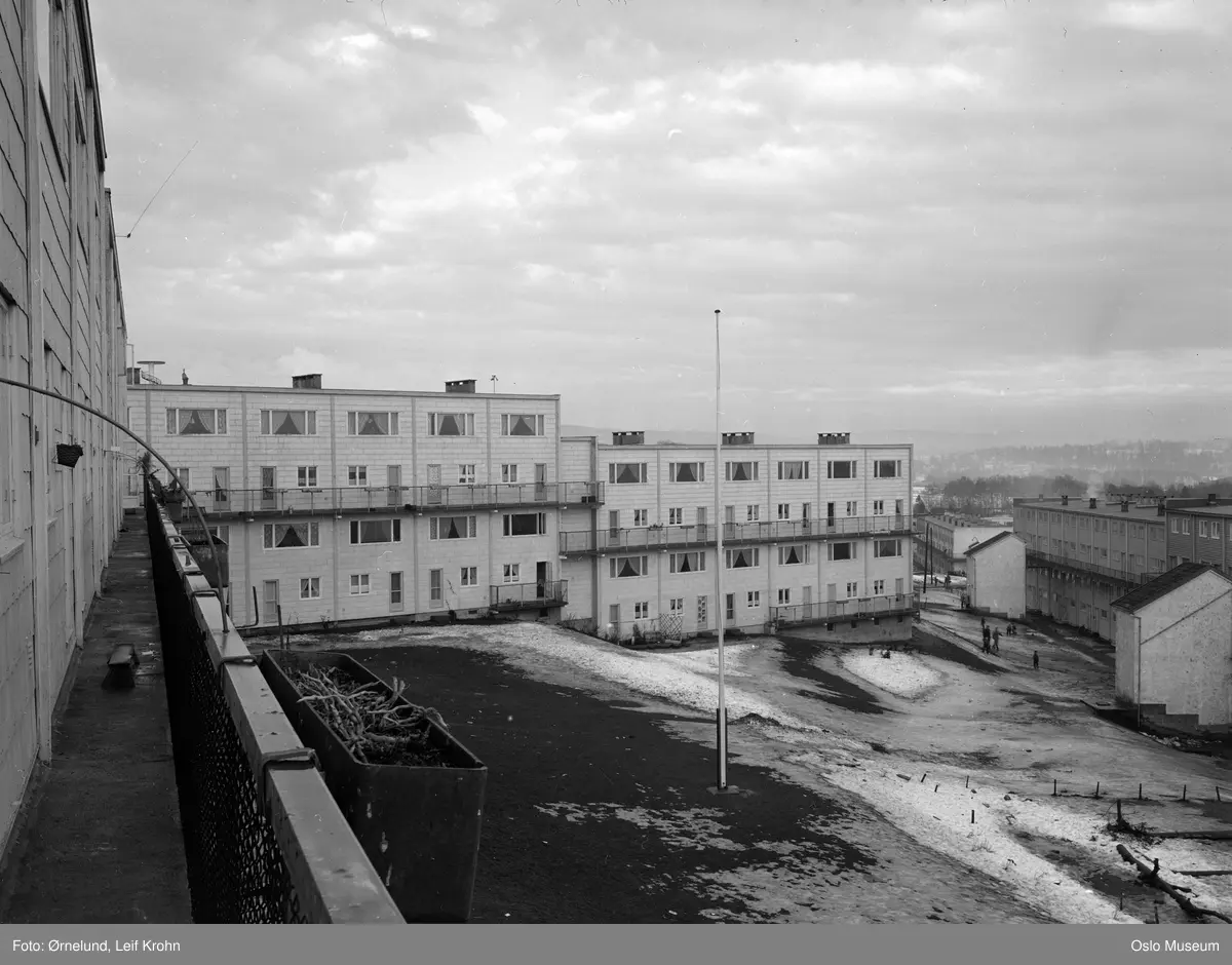utsikt, boligblokker, brannbalkong, uteområde, snø, is