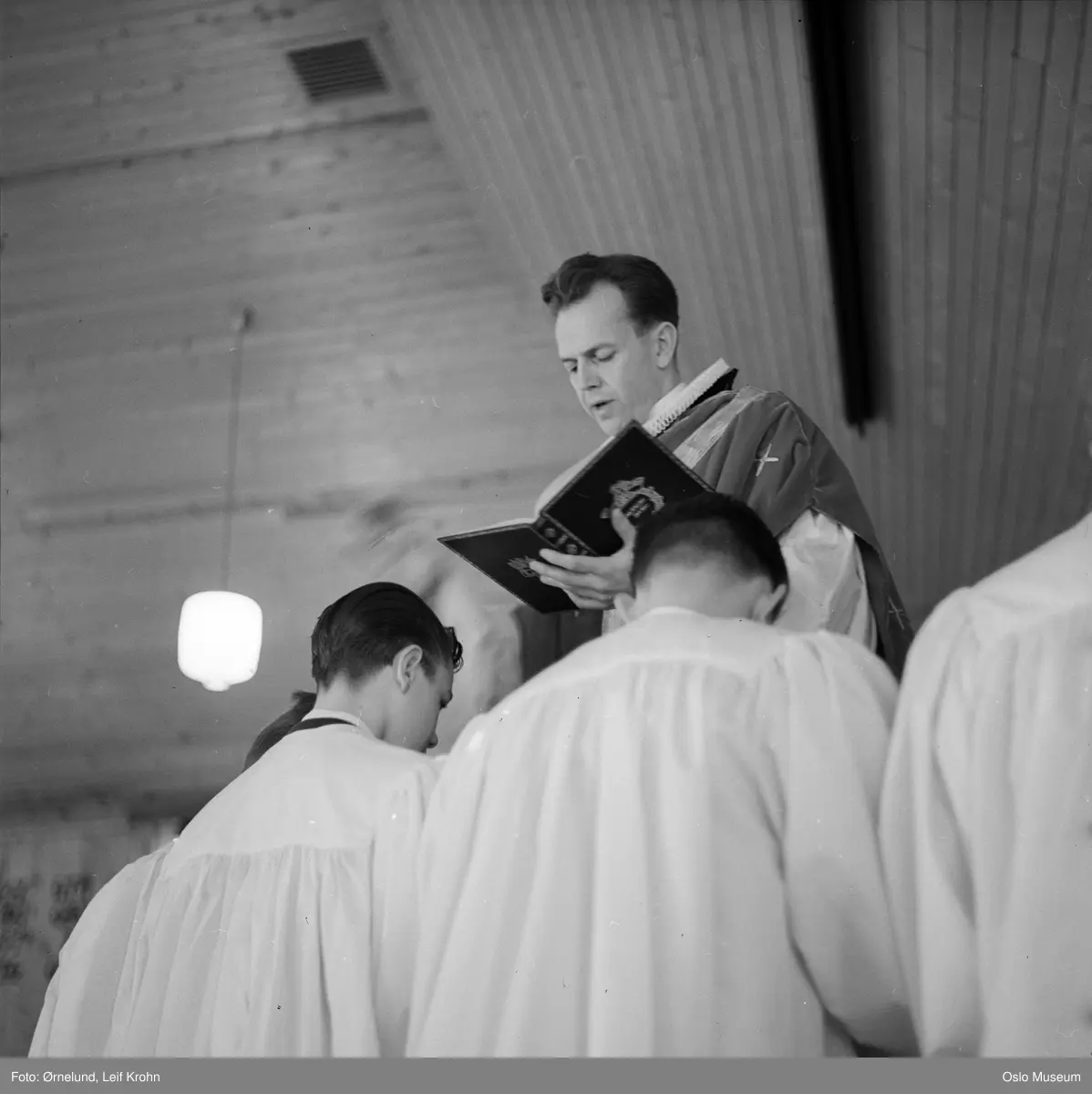 Lambertseter kirke, konfirmasjon, prest, konfirmanter