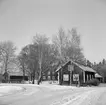 Lilla Ullevi gård norr om centrala Linköping. Här dokumenterad av Östergötlands museum inför rivning för att ge plats för utvidgning av industri- och handelsområdet Tornby.