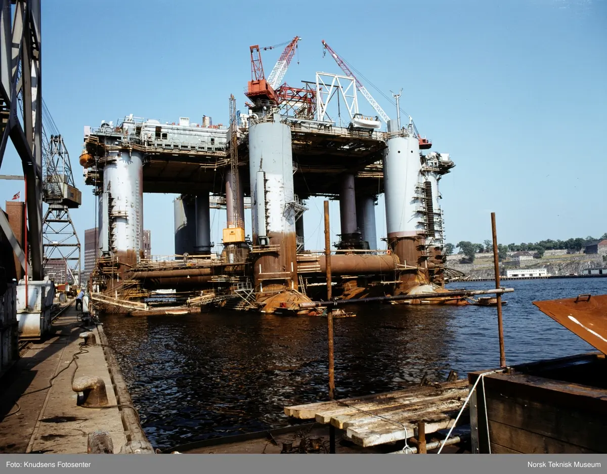 Akers mek. var en av Oslos ledende industribedrifter. Verftet dominerte Oslo havn helt til det ble omgjort til Aker Brygge i første halvdel av 1980-årene. I 2001 fusjonerte Aker og Kværner, og er stadig et av landets ledende industrikonsern, med små og store verft langs hele kysten og i utlandet.