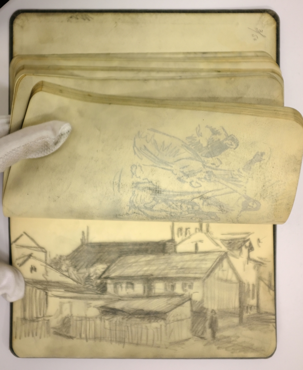 Brun skissebok [Tegning]